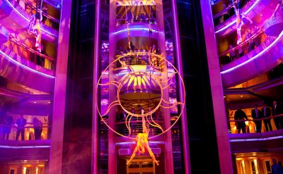 Royal Caribbean Grandeur of the Seas Centrum Wow show